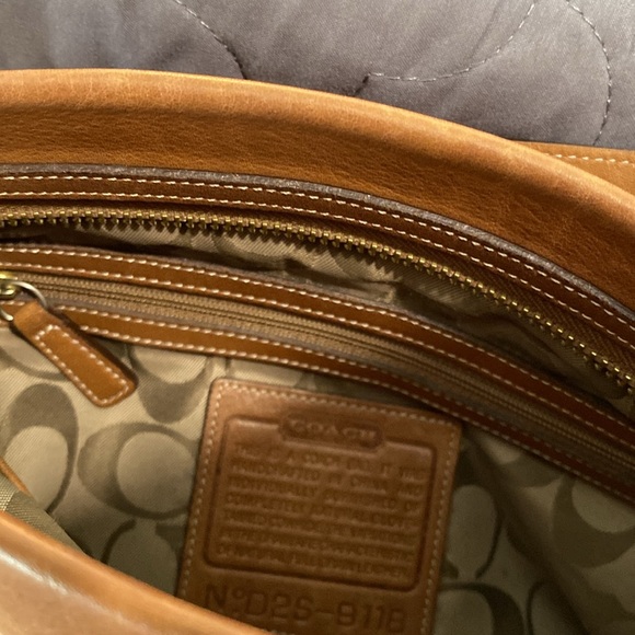 A beige Coach crossbody bag leather - Picture 5 of 5